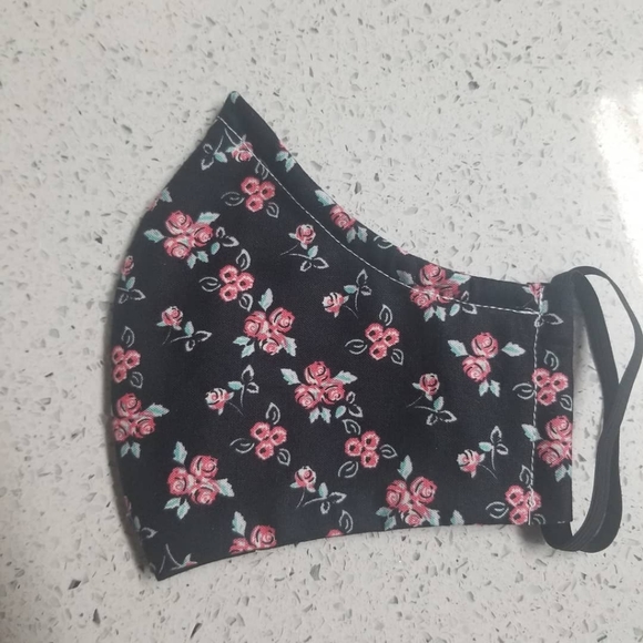 Vintage rose washable mask with pocket/nose wire - Picture 2 of 3